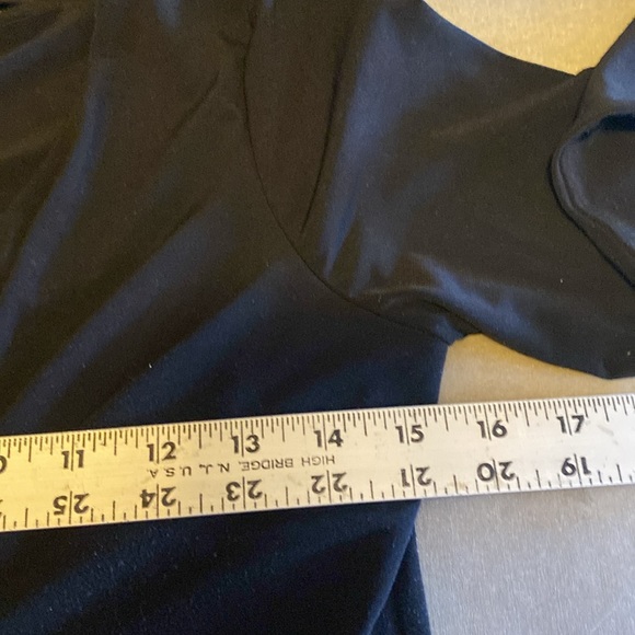 Daisy fuentes Black XS Twisted Tip 15”W x 24”L - Picture 6 of 7